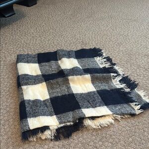 White and Navy Plaid Checkered scarf